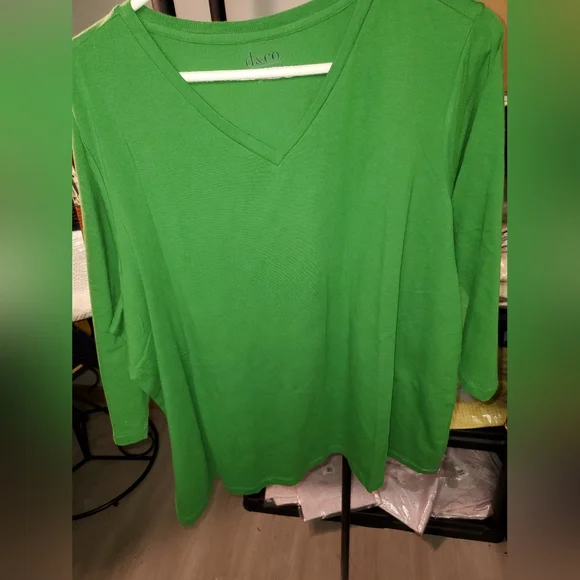 Deco Green V-Neck Women's Top - Picture 4 of 6